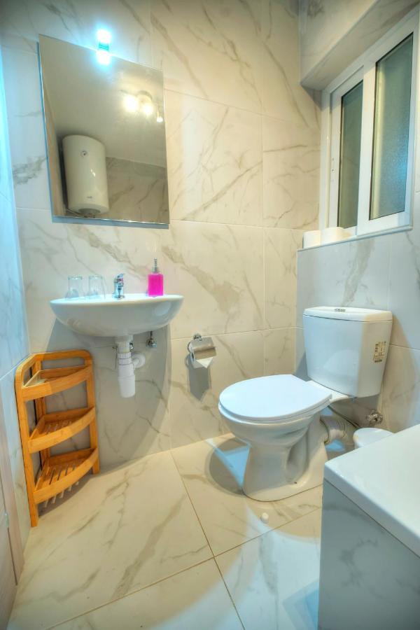 Seafront Beautifully Furnished 2 Bedrooms Gogzr-3 Gzira Bagian luar foto