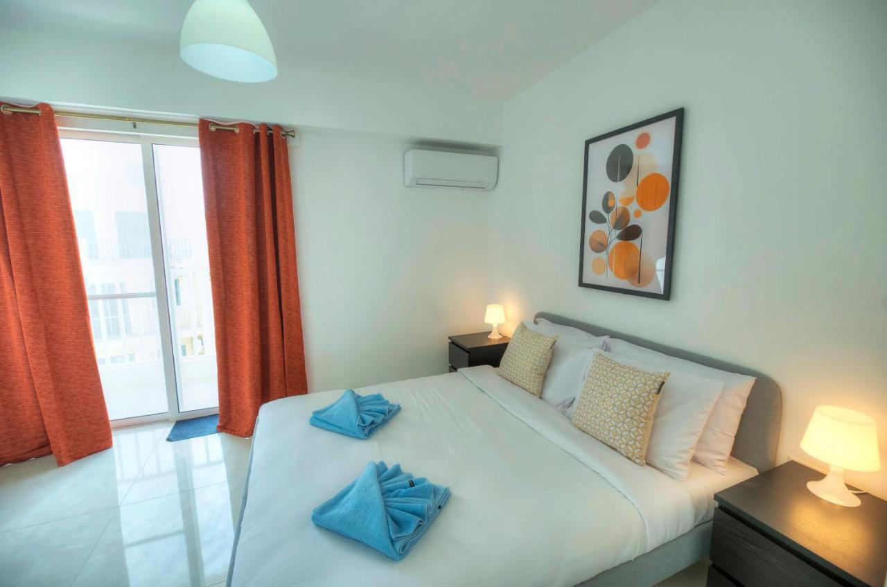 Seafront Beautifully Furnished 2 Bedrooms Gogzr-3 Gzira Bagian luar foto